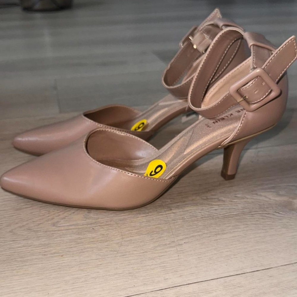 Anne Klein Nude Pointed Toe Ankle Strap Pumps Size 9 - Picture 6 of 8